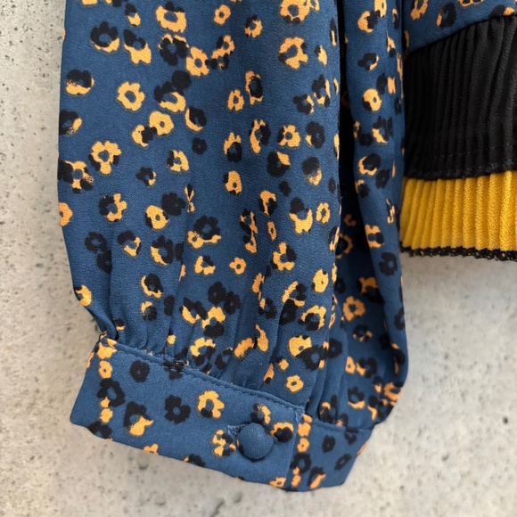Current Air Pleated Abstract Blouse, Blue w/ Gold & Black Print, Size Small - Picture 4 of 9
